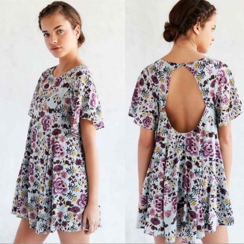NWT Kimchi Blue UO Floral Short Sleeve Mini Dress size Small with Cutout…